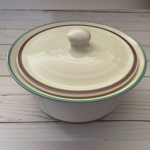 Pfaltzgraff Covered Casserole Bowl with Flatter Lid
